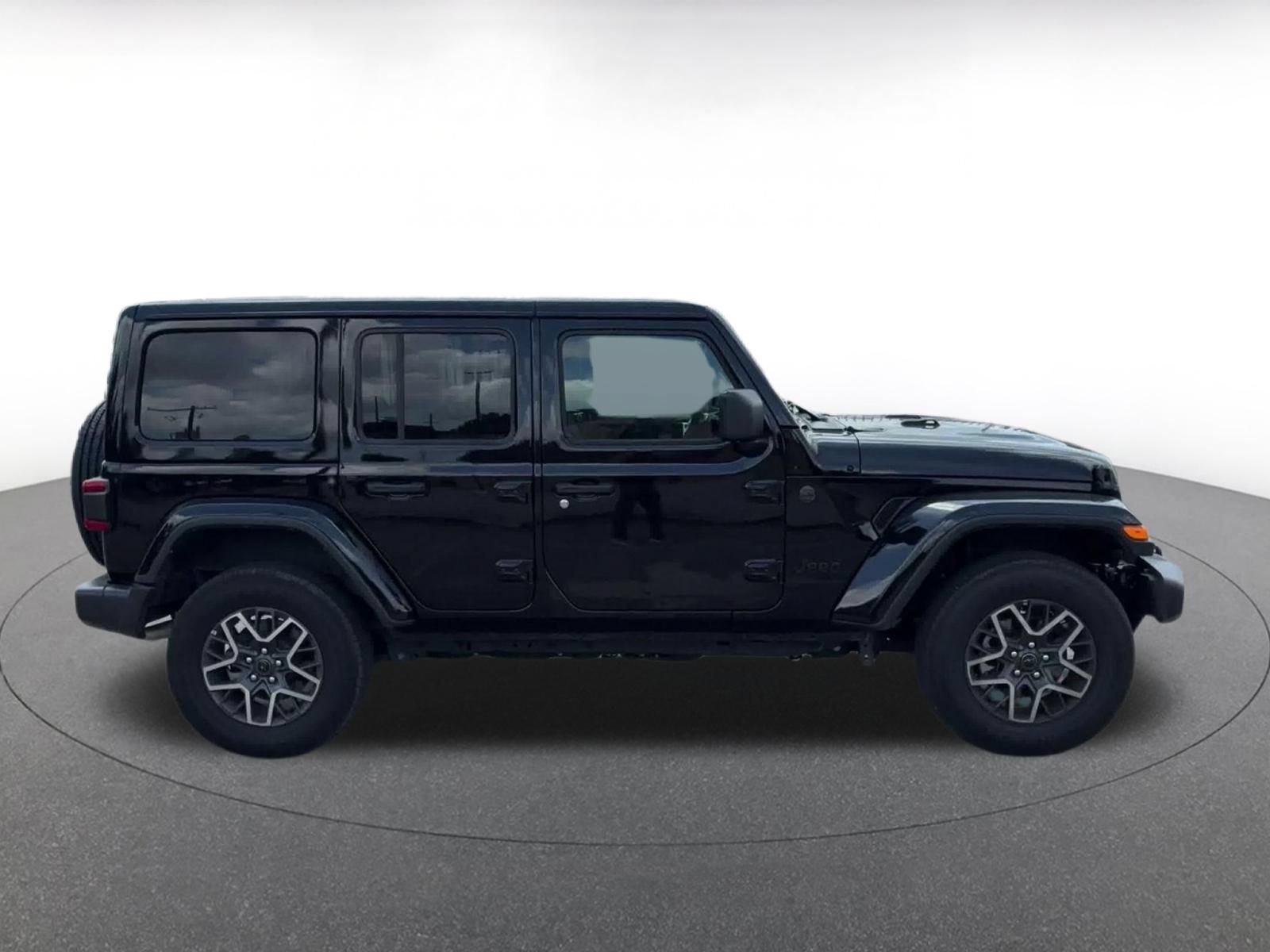 Used 2025 Jeep Wrangler Unlimited Sahara AWD/4WD image 15