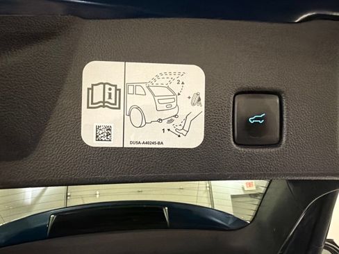 Certified 2020 Ford Escape Titanium AWD/4WD image 35