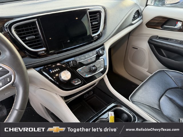 Used 2022 Chrysler Pacifica Limited FWD image 8