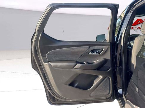 Used 2022 Chevrolet Traverse LT FWD image 35