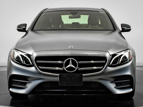 Used 2018 Mercedes-Benz E 400 4MATIC Sedan w/ Premium 1 Package image 2
