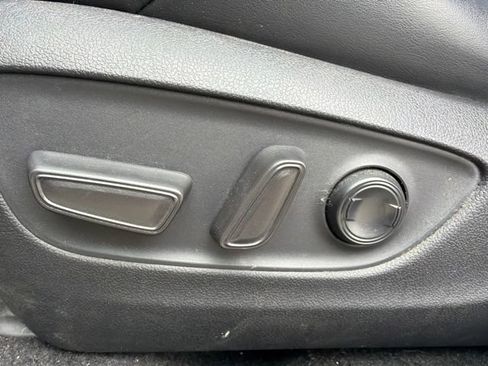 Used 2022 Toyota RAV4 XSE AWD/4WD image 15