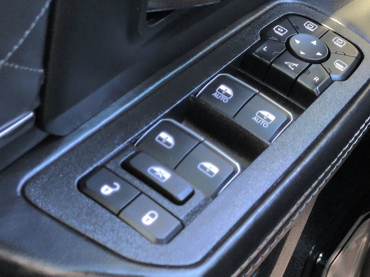 Used 2025 RAM 2500 Limited AWD/4WD image 23