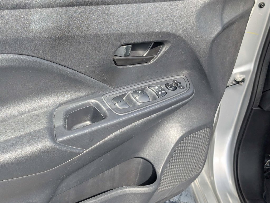 Used 2025 Nissan Versa S FWD image 12