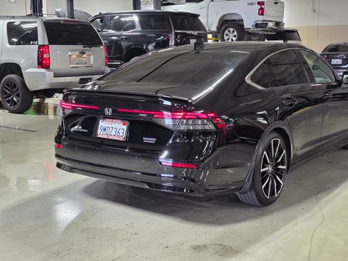 Used 2024 Honda Accord Touring image 11