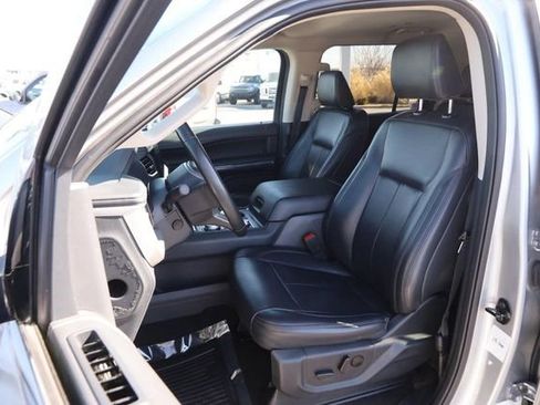 Used 2024 Ford Expedition XLT image 10