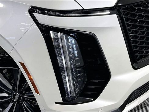 Used 2025 Cadillac Escalade Sport w/ Touring Package image 41