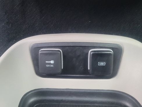 Used 2018 Chrysler Pacifica Touring Plus image 21