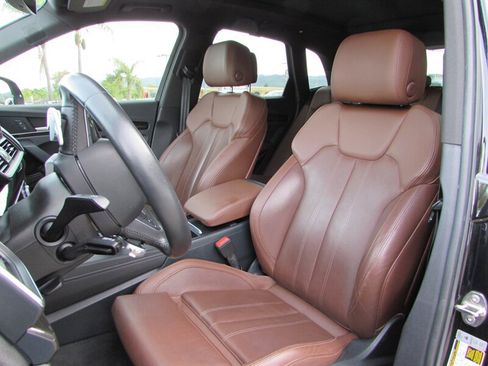 Used 2019 Audi Q5 2.0T Premium Plus w/ Premium Plus Package AWD/4WD image 9