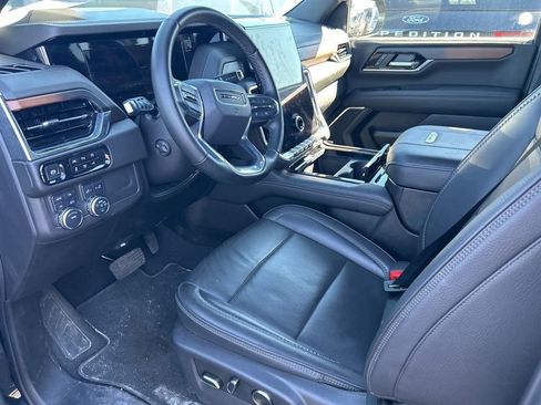 Used 2025 GMC Yukon XL Denali image 7