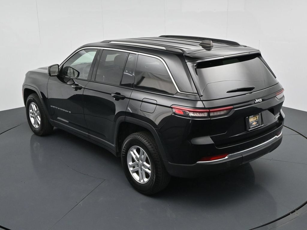 Used 2023 Jeep Grand Cherokee Laredo RWD image 22