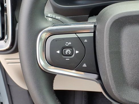 New 2026 Volvo XC40 B5 Plus w/ Protection Package Premier AWD/4WD image 20