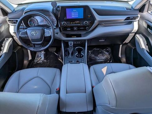 Used 2023 Toyota Highlander XLE image 19