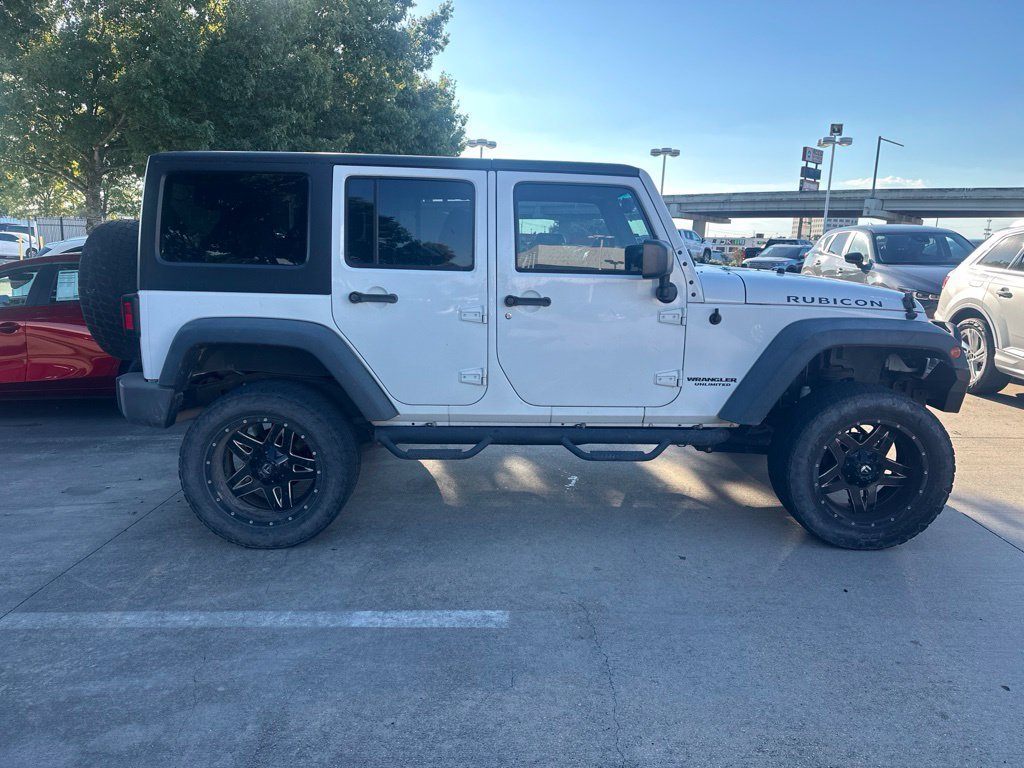 Used 2015 Jeep Wrangler Unlimited Rubicon w/ Connectivity Group AWD/4WD image 4