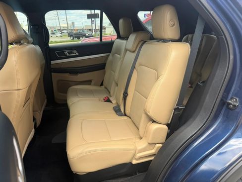 Used 2016 Ford Explorer XLT w/ Equipment Group 202A AWD/4WD image 18