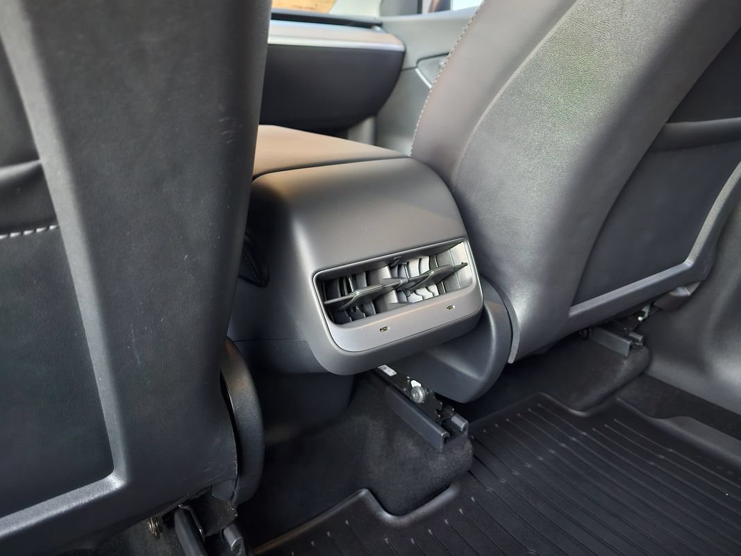 Used 2022 Tesla Model Y Long Range AWD/4WD image 17