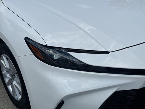 Used 2025 Toyota Camry LE FWD image 34