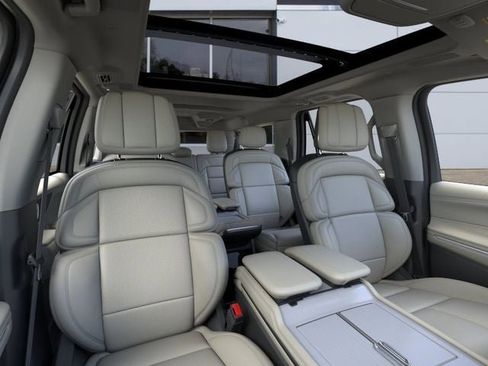 New 2025 Lincoln Navigator L Reserve AWD/4WD image 10