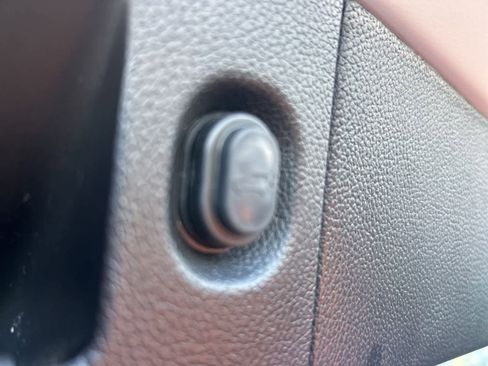 Used 2018 GMC Yukon SLT w/ Open Road Package image 37