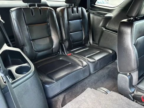 Used 2018 Ford Explorer XLT w/ Equipment Group 202A AWD/4WD image 19