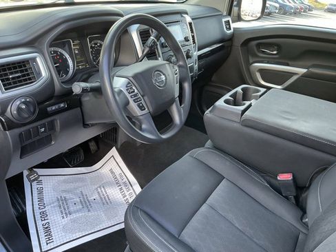 Used 2018 Nissan Titan SV image 17