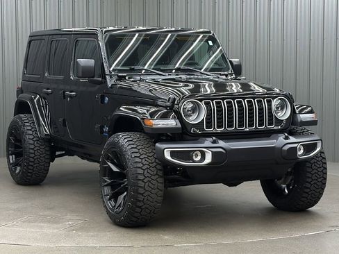 Used 2025 Jeep Wrangler Unlimited Sahara w/ Safety Group AWD/4WD image 7