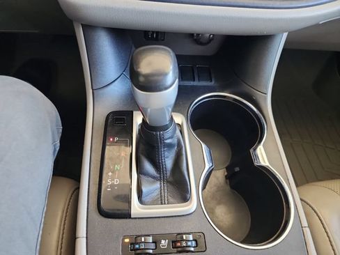 Used 2015 Toyota Highlander Limited FWD image 19