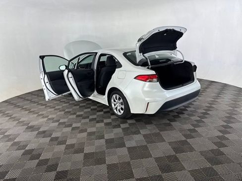 Used 2025 Toyota Corolla LE FWD image 21