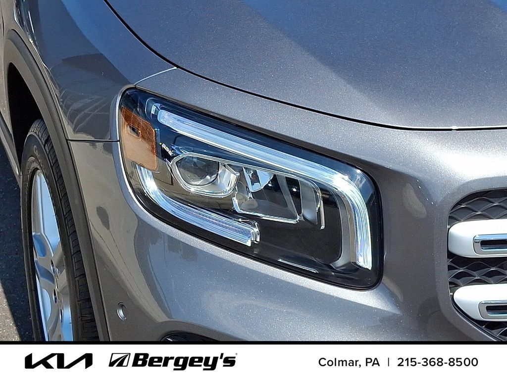 Used 2023 Mercedes-Benz GLB 250 4MATIC image 11