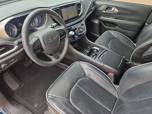 Used 2022 Chrysler Pacifica Limited w/ S Appearance Package FWD image 17