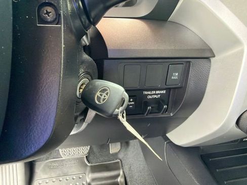 Used 2020 Toyota Tundra SR5 w/ SR5 Upgrade Package AWD/4WD image 16