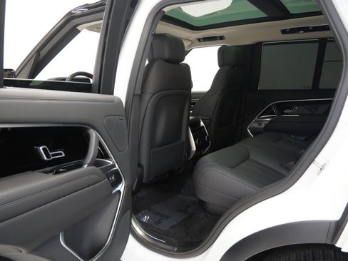 Used 2025 Land Rover Range Rover SE AWD/4WD image 29
