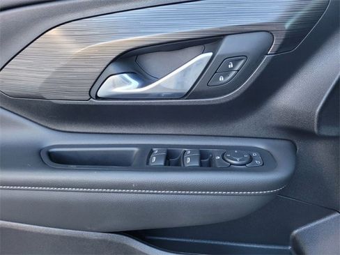 Used 2024 GMC Terrain SLE w/ Driver Convenience Package image 21