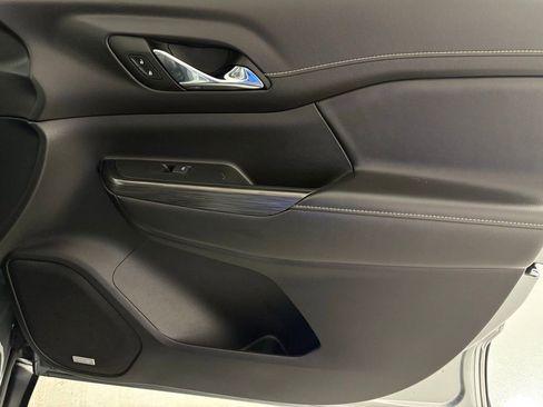 Used 2023 GMC Acadia SLT w/ Elevation Edition image 52