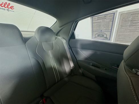 Used 2024 Hyundai Elantra SEL image 14