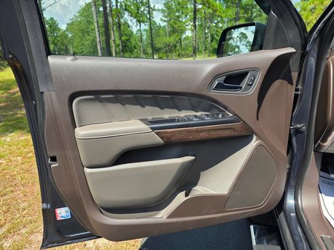 Used 2022 GMC Canyon Denali RWD image 12
