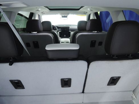 Used 2025 GMC Acadia Denali w/ Super Cruise Package FWD image 29