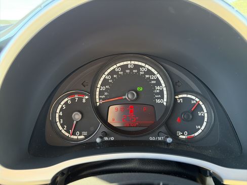 Used 2013 Volkswagen Beetle 2.5 FWD image 2
