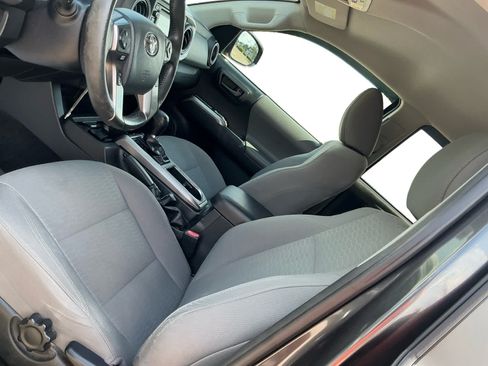 Used 2019 Toyota Tacoma SR5 AWD/4WD image 9