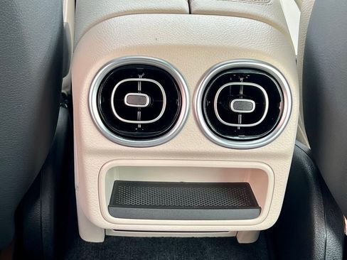 Certified 2023 Mercedes-Benz C 300 4MATIC Sedan image 32