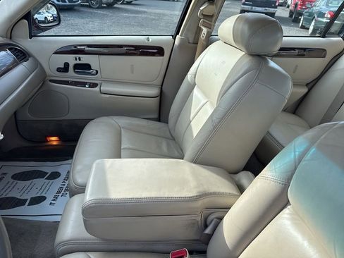 Used 2000 Lincoln Town Car Cartier image 34