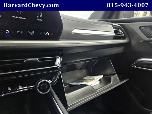 Used 2025 Chevrolet Traverse LT AWD/4WD image 13