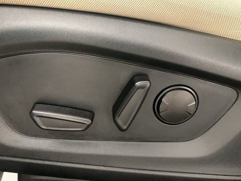 Used 2022 Ford Explorer XLT image 14