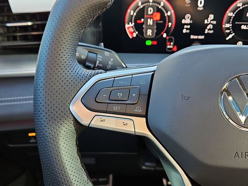 New 2026 Volkswagen Tiguan SE R-Line image 17