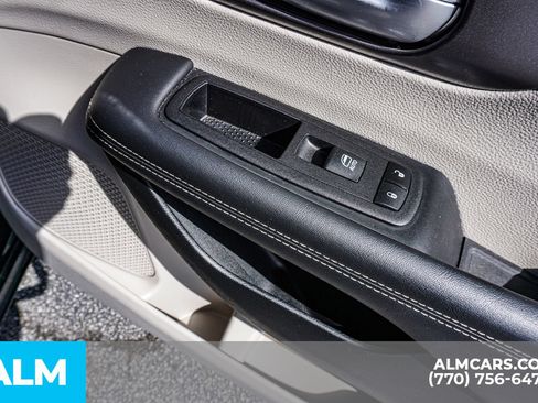 Used 2024 Chrysler Pacifica Touring-L FWD image 48