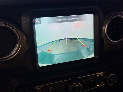 Used 2020 Jeep Gladiator Overland AWD/4WD image 16