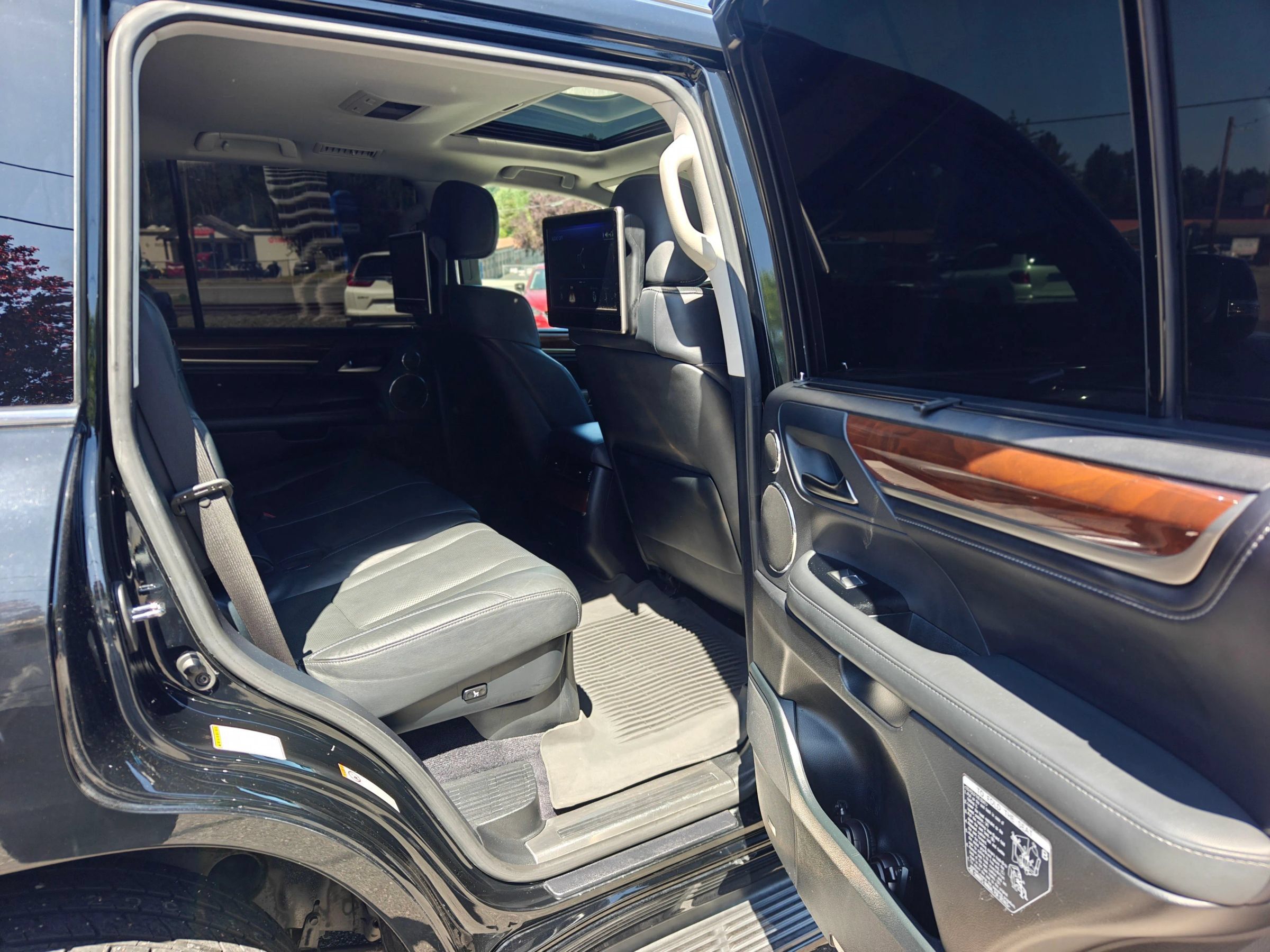 Used 2018 Lexus LX 570 4WD image 38