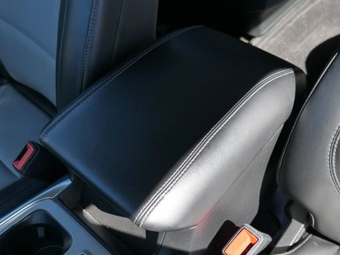 Used 2022 Ford Explorer XLT w/ Equipment Group 202A image 26