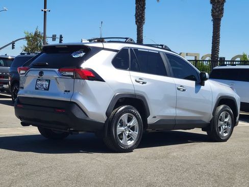 Used 2025 Toyota RAV4 XLE AWD/4WD image 4