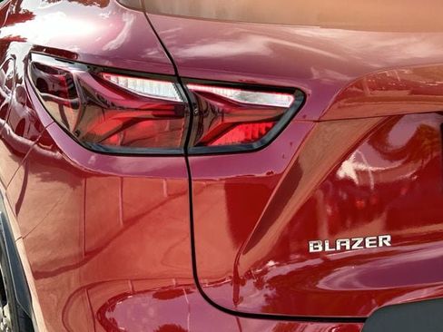 Used 2020 Chevrolet Blazer LT w/ Sound & Technology Package FWD image 7